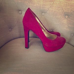 Magenta platform pumps